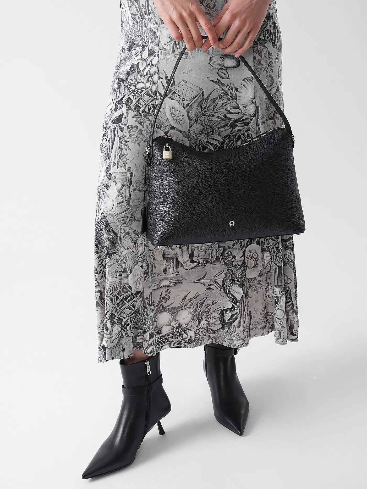 AIGNER | Ledertasche - Hobo Bag DELIA Medium | schwarz